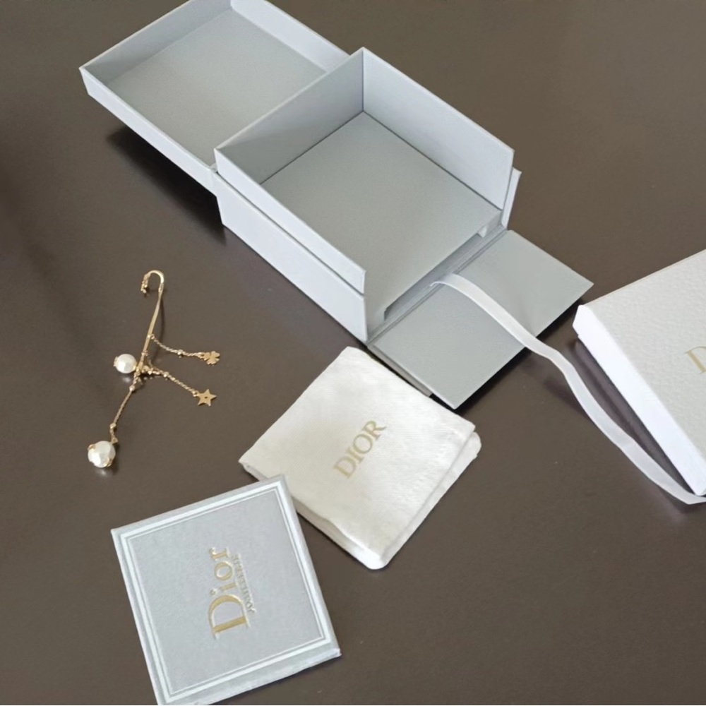 Dior ear climber CHRISTIAN DIOR Faux Pearl Perles De Dèsir Ear Climber